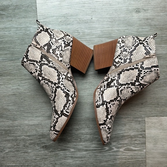 Vici Snakeskin Ankle Booties Size 10 BNWB - Picture 3 of 4